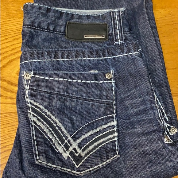 Buckle Black - Picture 1 of 6